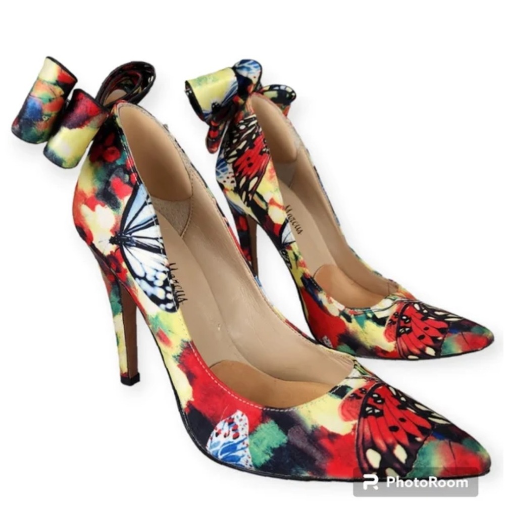 Neiman Marcus Verity Pointed-Toe Bow Pumps